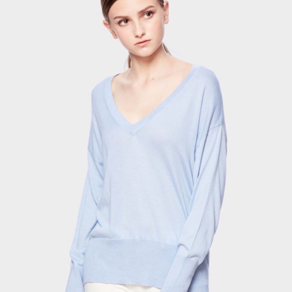 Banana Republic merino wool V-Neck Sweater NWOT